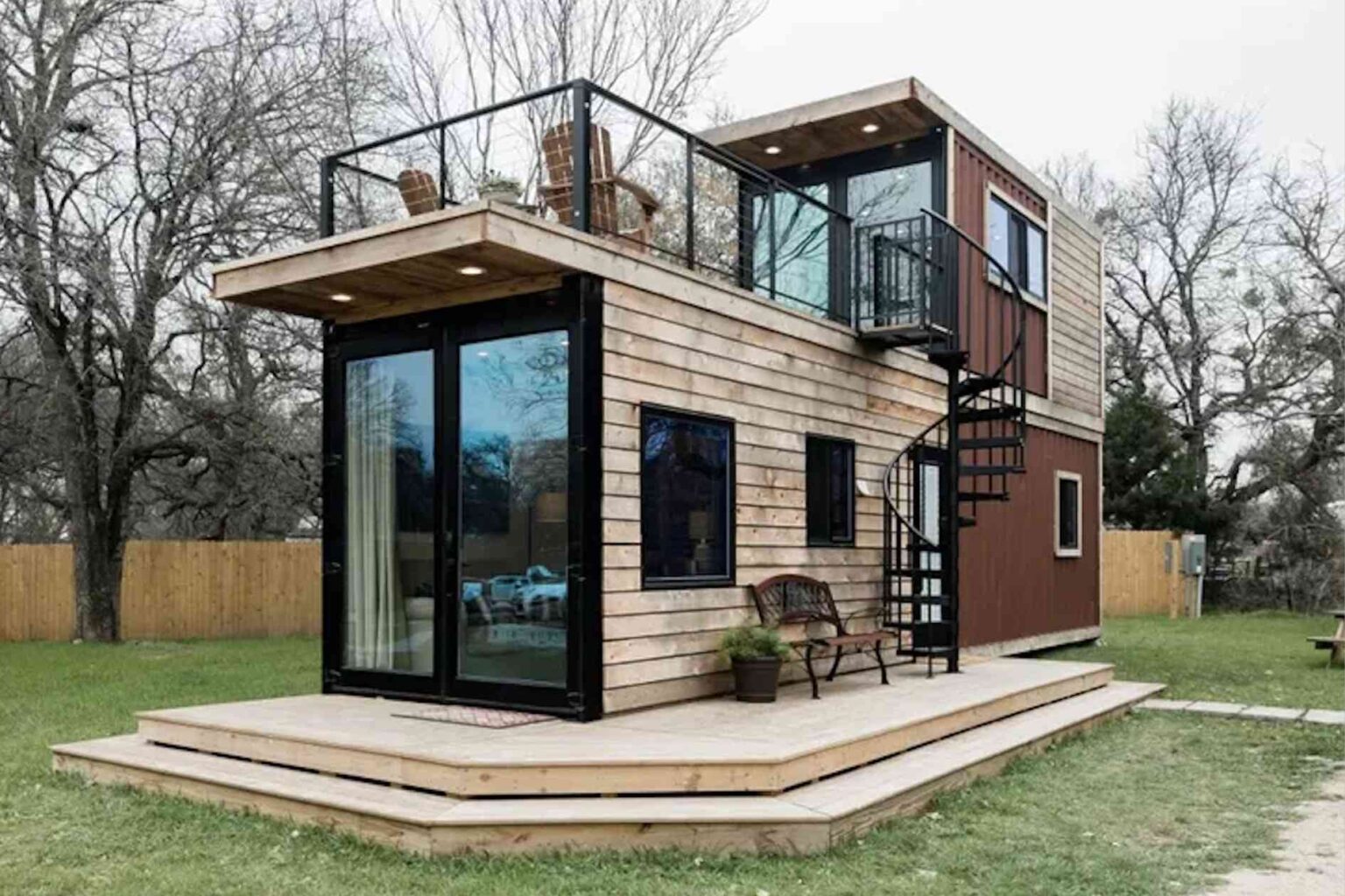 Esta pequena casa na Amazon tem seu próprio terraço e custa menos de US$ 20.000