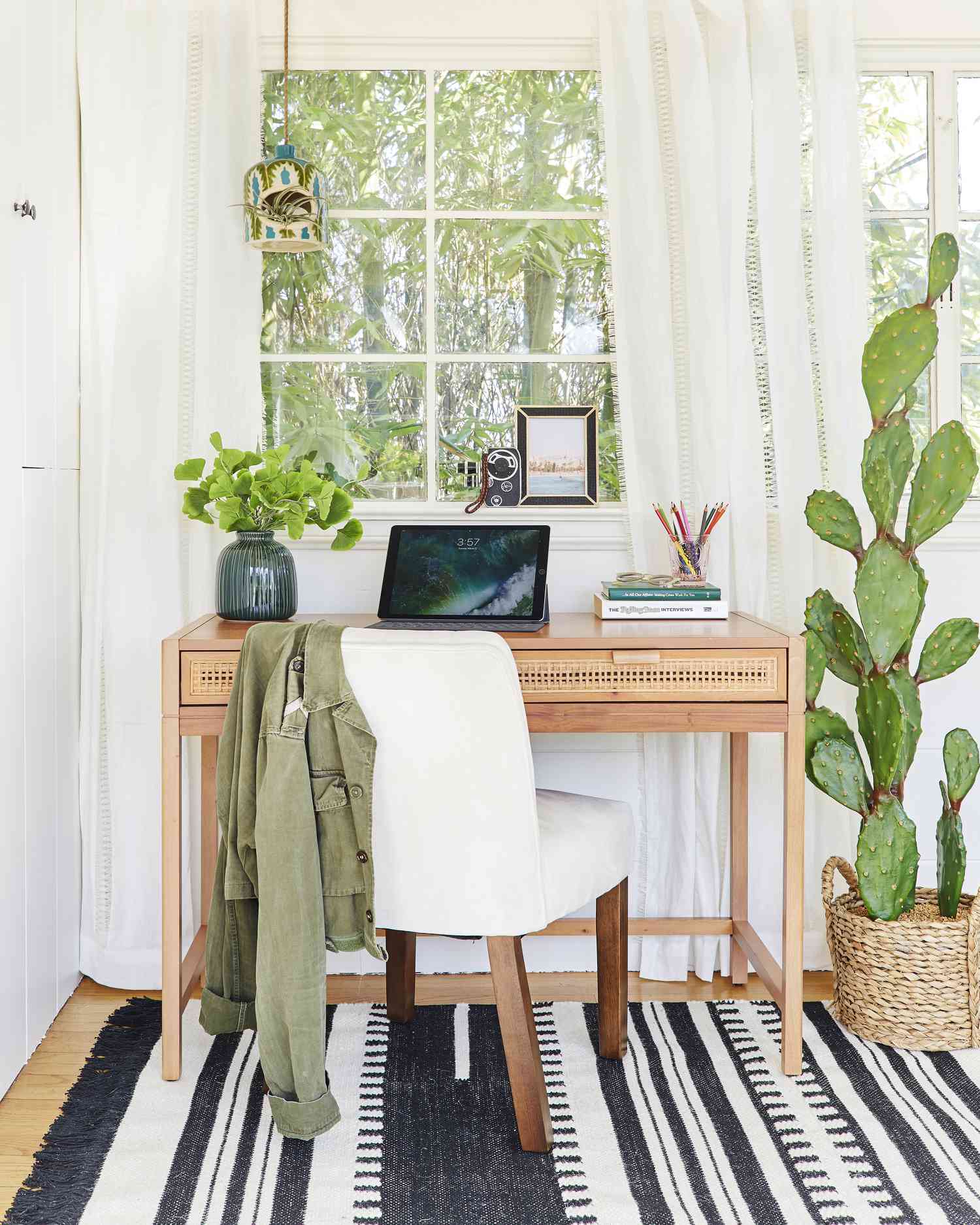 home office com inspiração boho