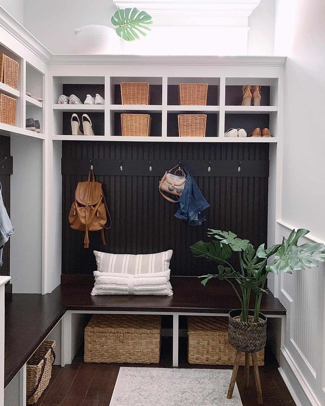 ideias de mudroom em preto e branco